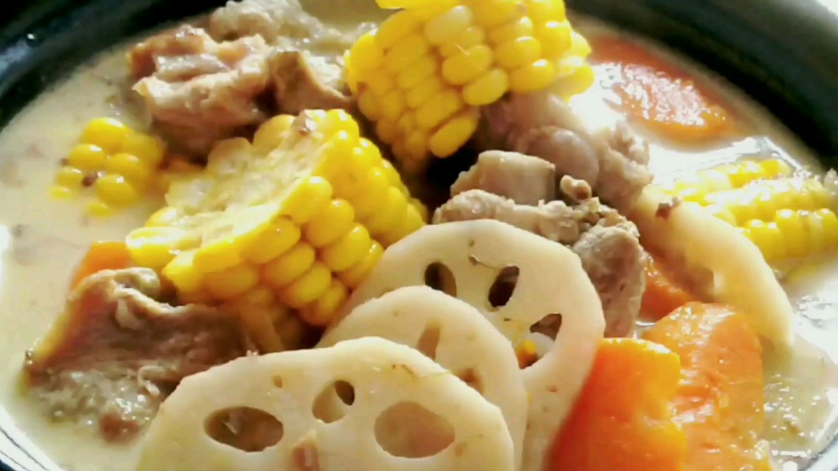 秋冬季多喝这碗汤,营养美味,滋补养颜,全家人的最爱,上桌扫光