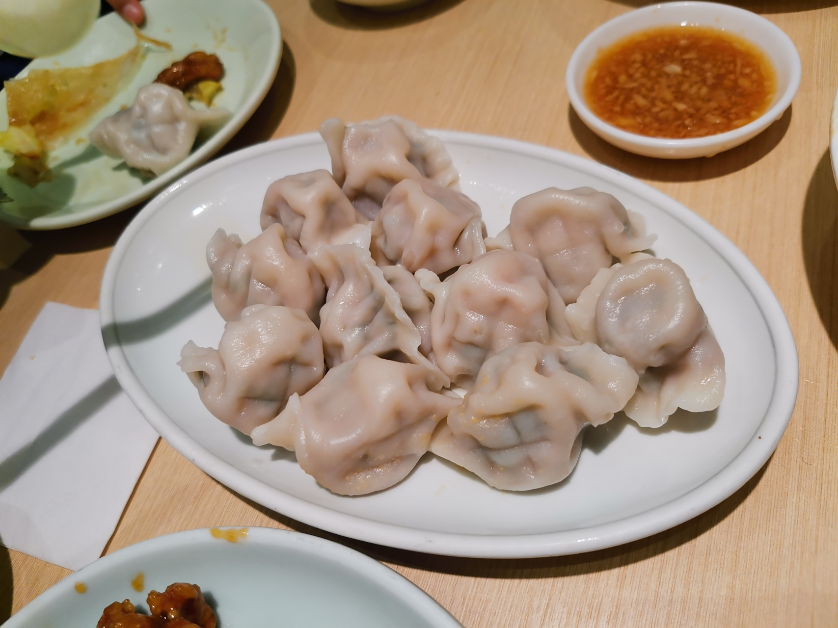 今天中午我和老公一起领着孙子孙女去了青岛金狮广场里的吕氏疙瘩汤