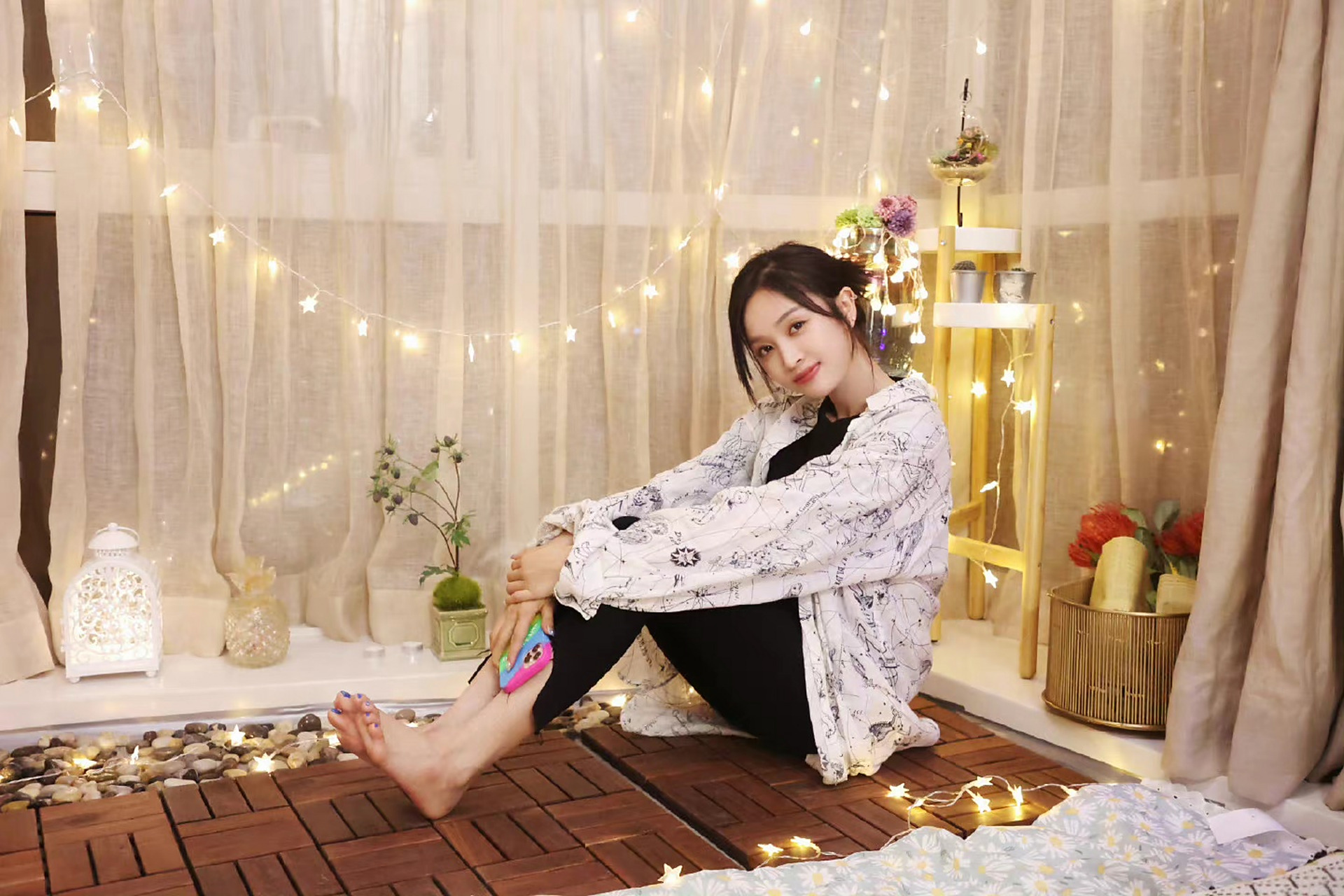 吴宣仪白嫩光滑的小脚丫