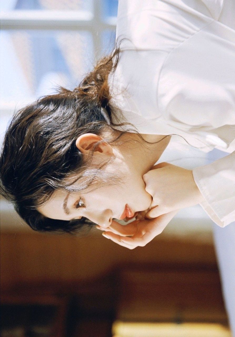 清纯玉女亭小柒室内写真