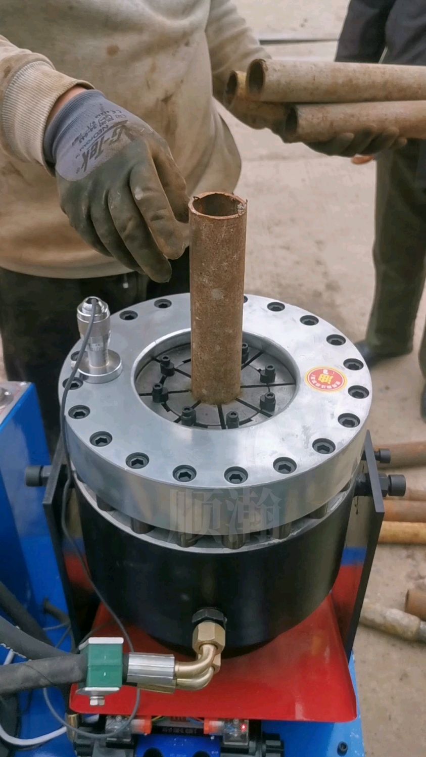 50外架钢管缩头对接