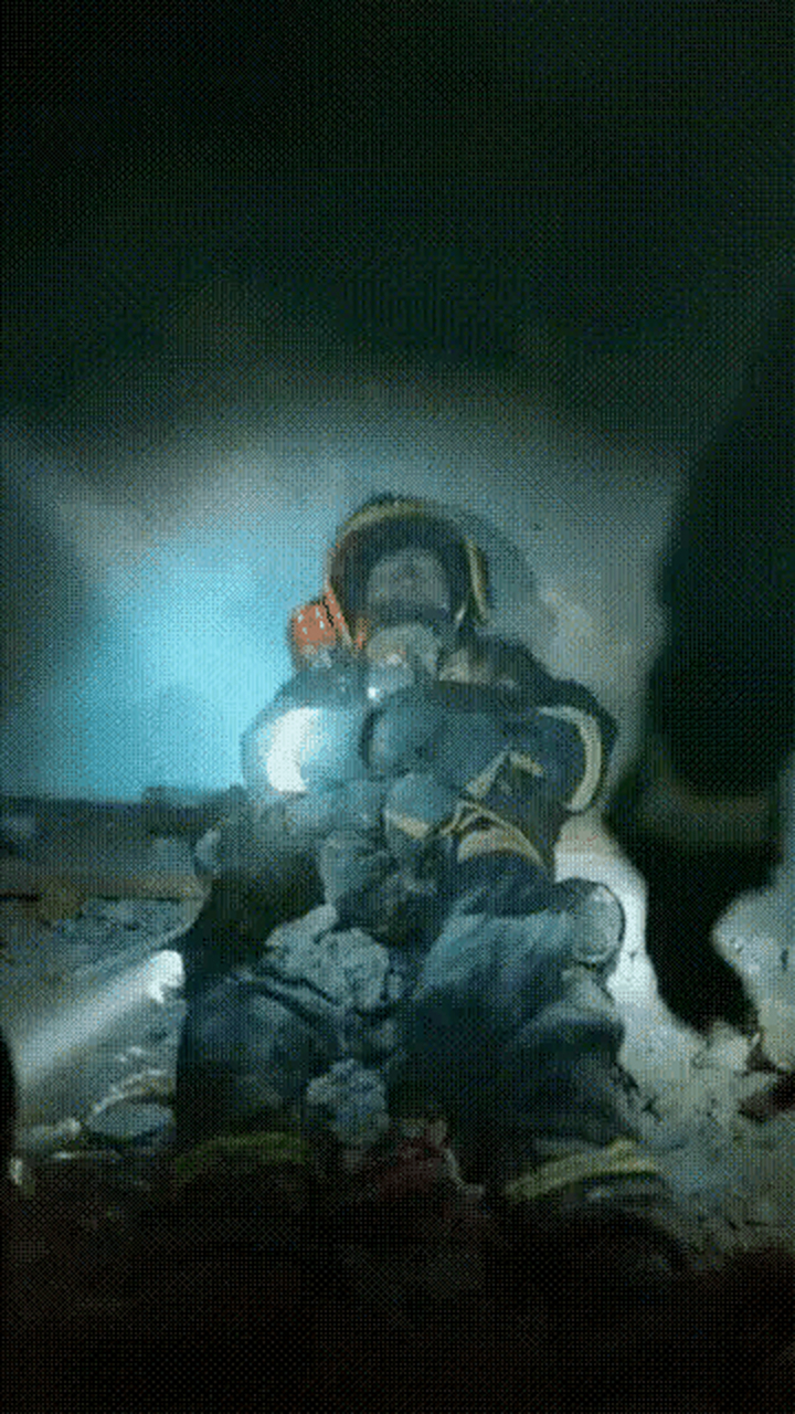 消防英雄杨科璋,在灭火救援中,怀抱着一名女孩转移时不幸从5楼坠落