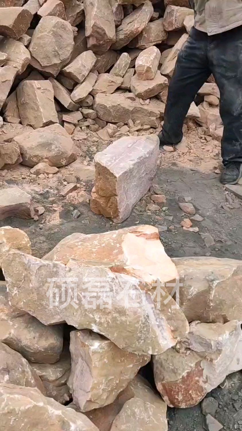 红色垒墙石粉砂岩碎拼石不规则毛石景观墙块石-度小视