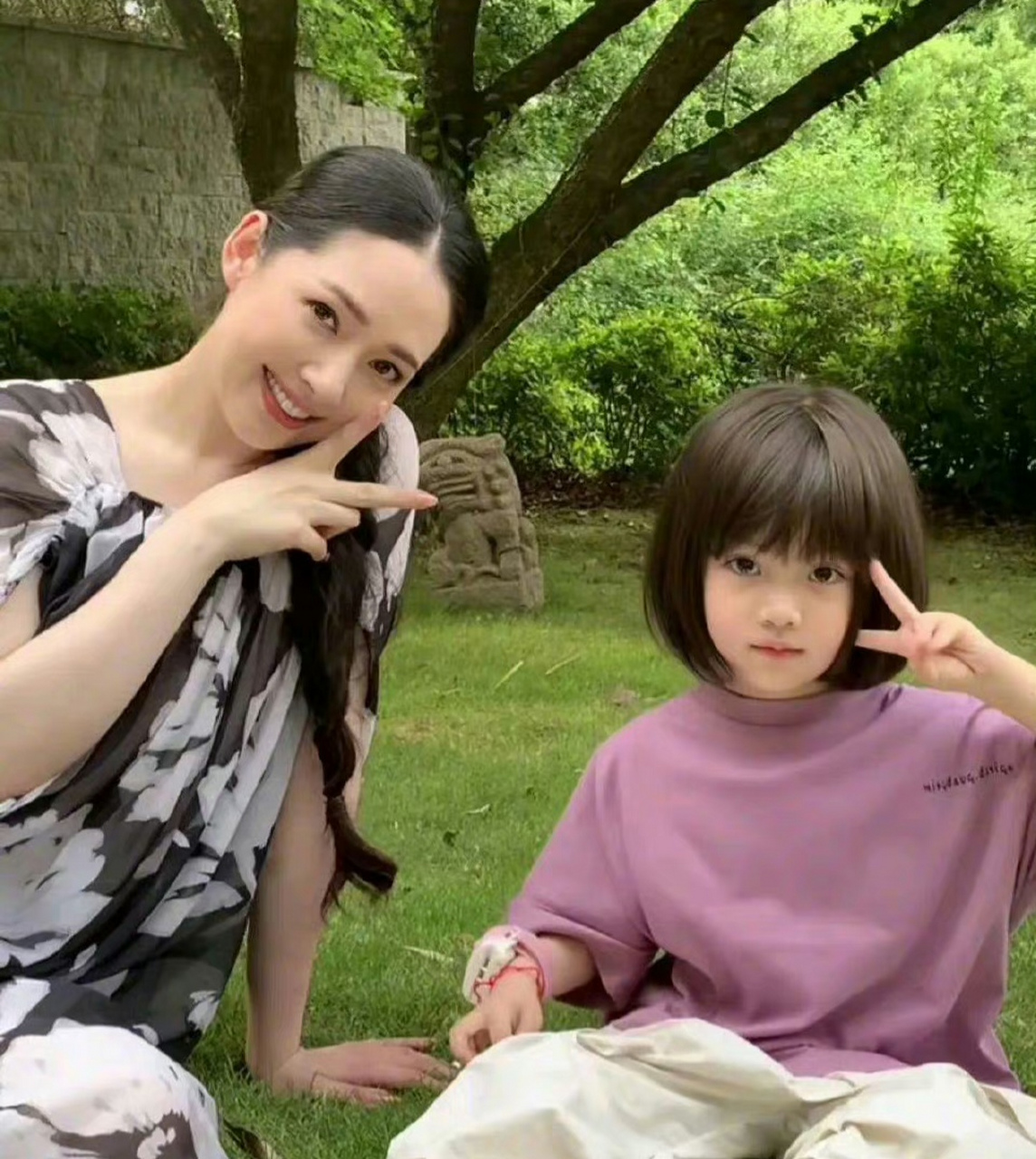 郭碧婷向佐女儿正脸照#  郭碧婷和向佐的女儿小奶黄正脸照曝光,小奶