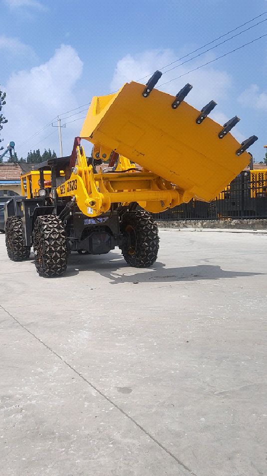 载重2吨井下铲车侧翻铲斗卸料