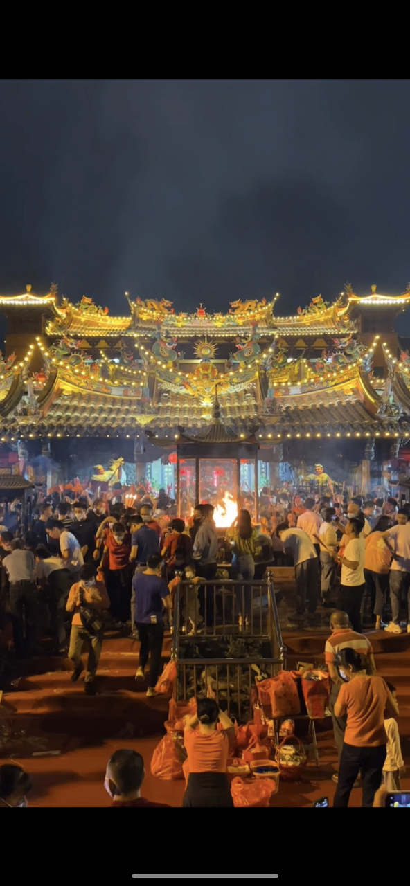 泉州是闽南佛都,各种宗教的庙宇皆可看到,有趣的是,香火最旺盛的,却不