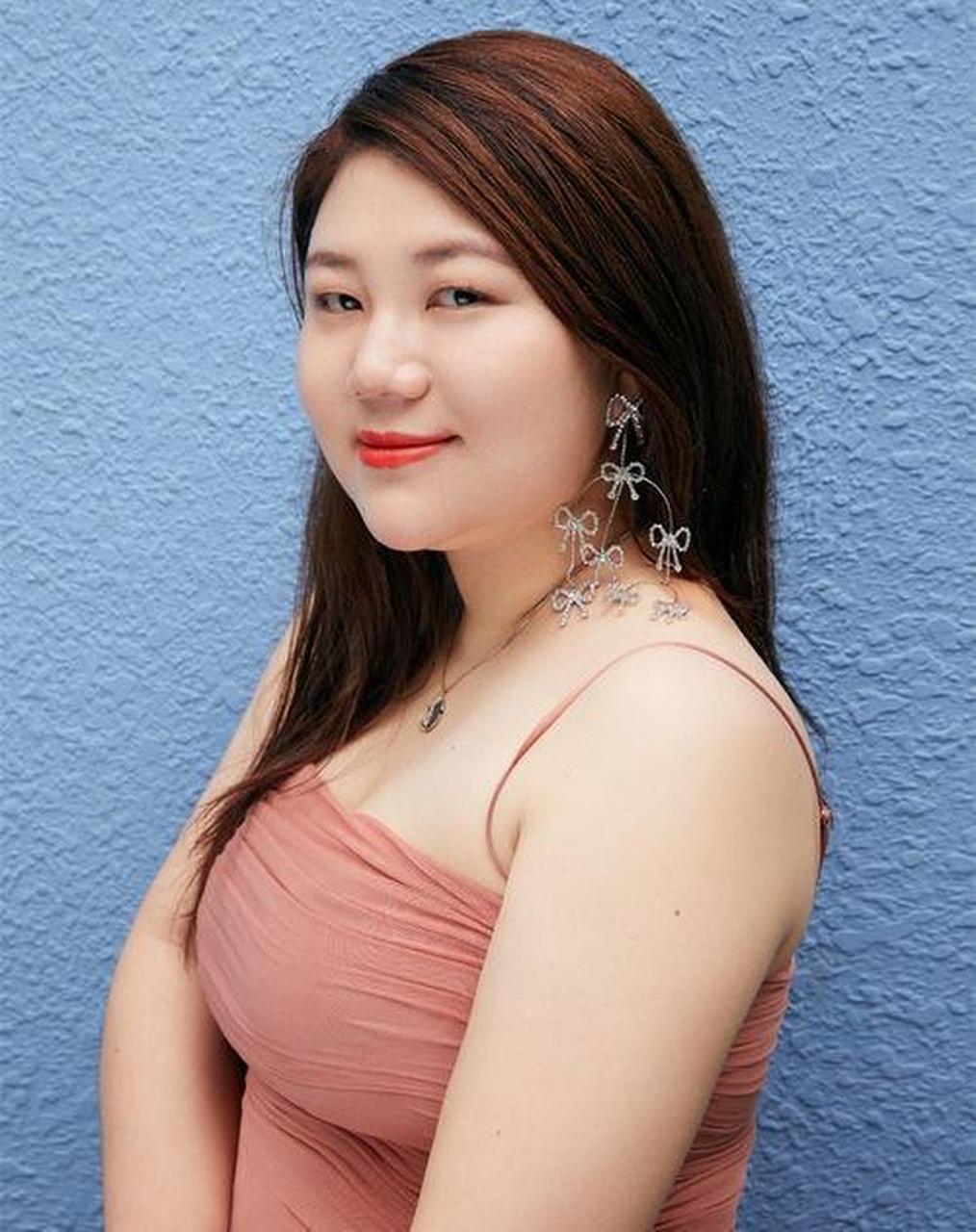 2005年"第一经纪人"王京花离开华谊跳槽橙天娱乐,当时的她对底下艺人