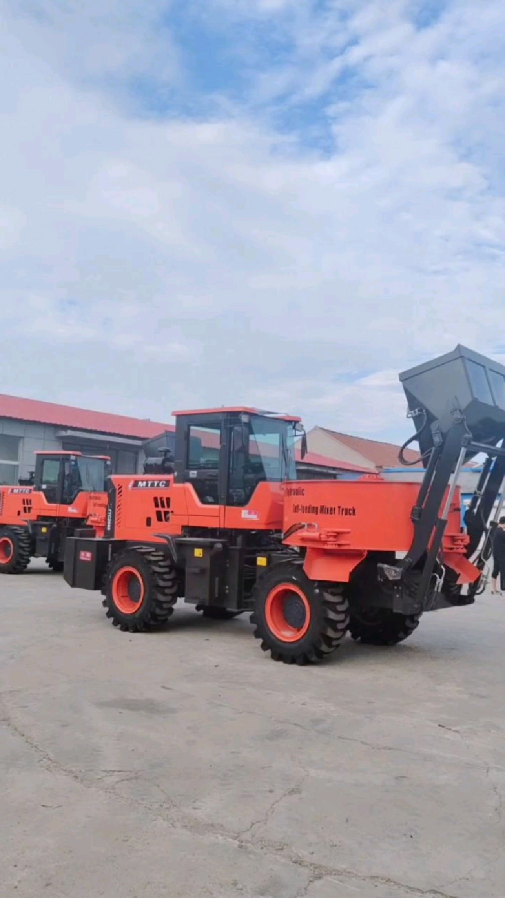 会行走的自上料搅拌车#平口搅拌车#自上料平口搅拌车#朝天锅搅拌机