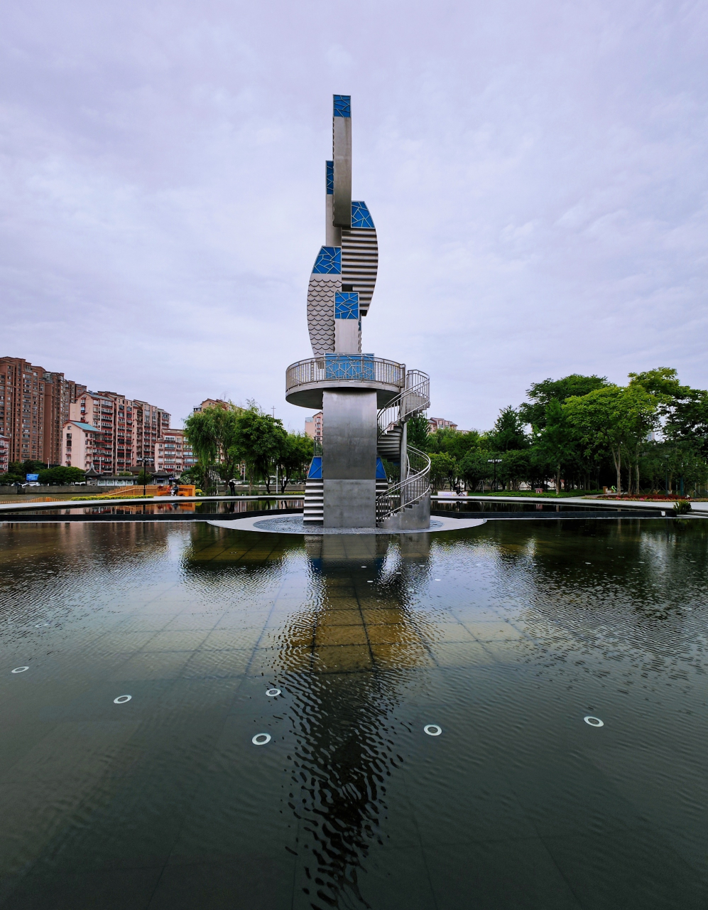 重新改建过的无锡古运河畔的"运河艺术公园",以崭新的姿态呈现在无锡