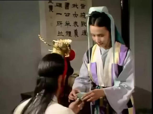 《贾宝玉品茶栊翠庵》中妙玉说话的特点是什么?