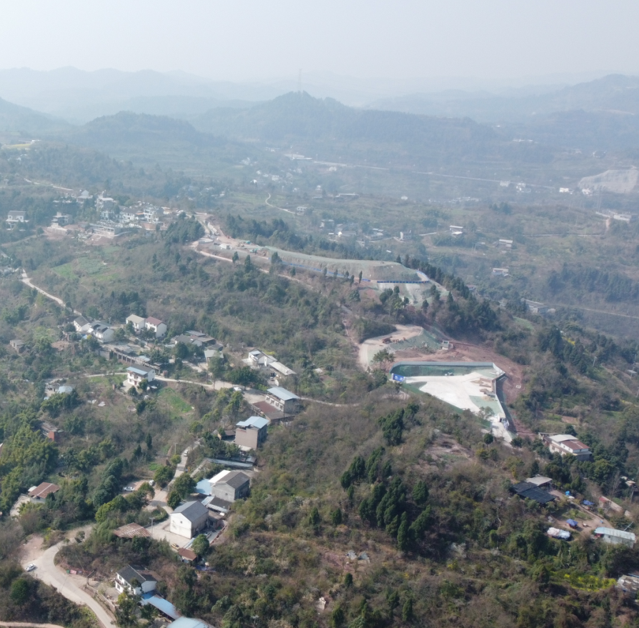 正在建设中的眉山市仁寿县翳嘶山,飞泉山观景平台和金马河景观