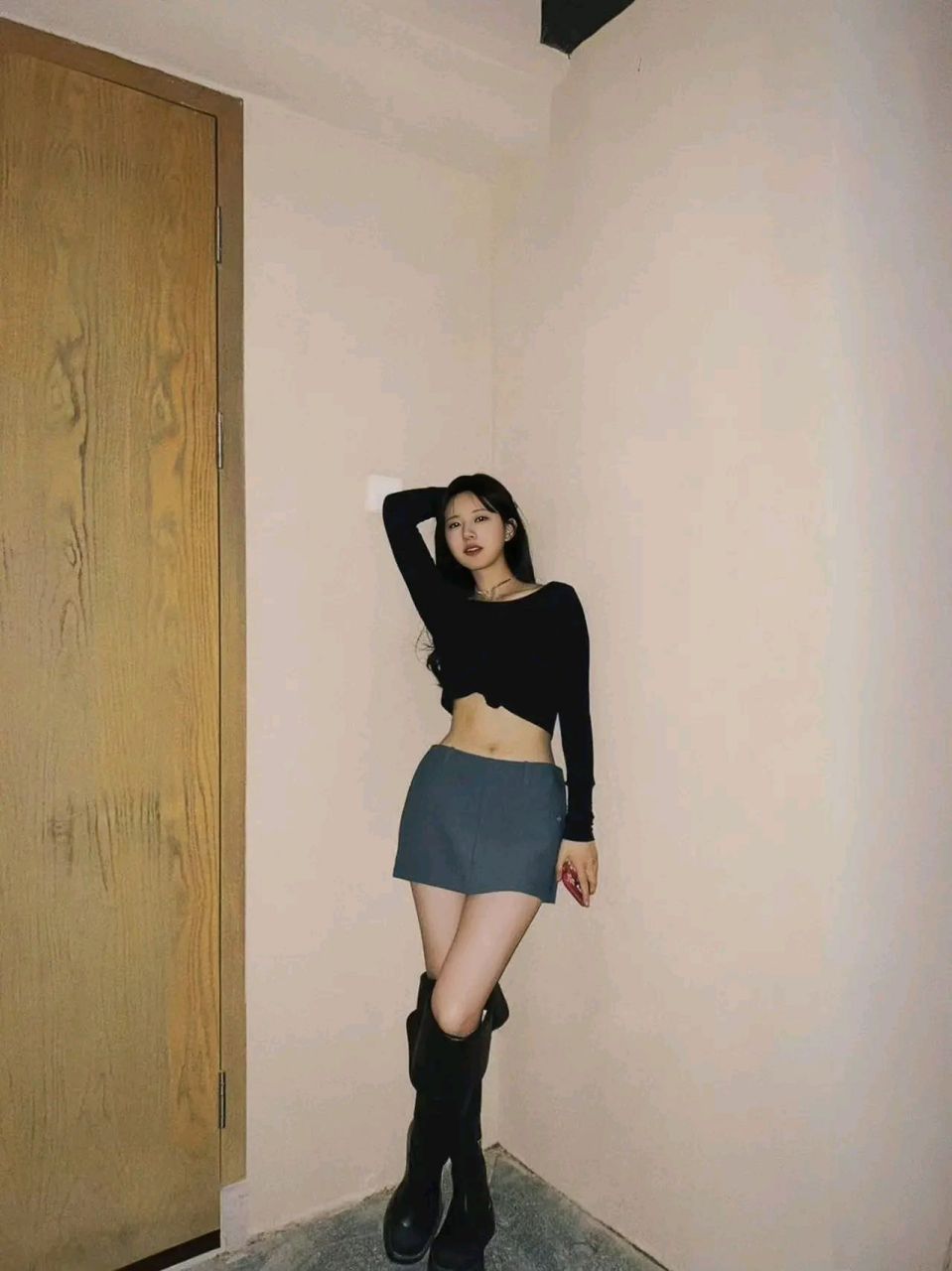 赵露思穿露脐装秀腹肌.近日,赵露思这组照片全网鲨疯了!