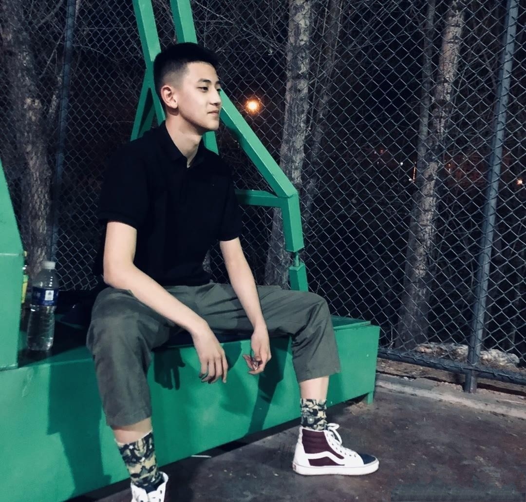 组图:身高177的00后男生,爱吃零食喜欢自拍,阳光有型有气质!