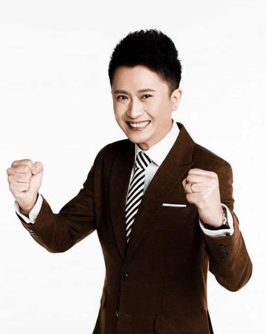 央视综艺频道的主持人明显存在不足!杨帆正在迎来事业的第二春!