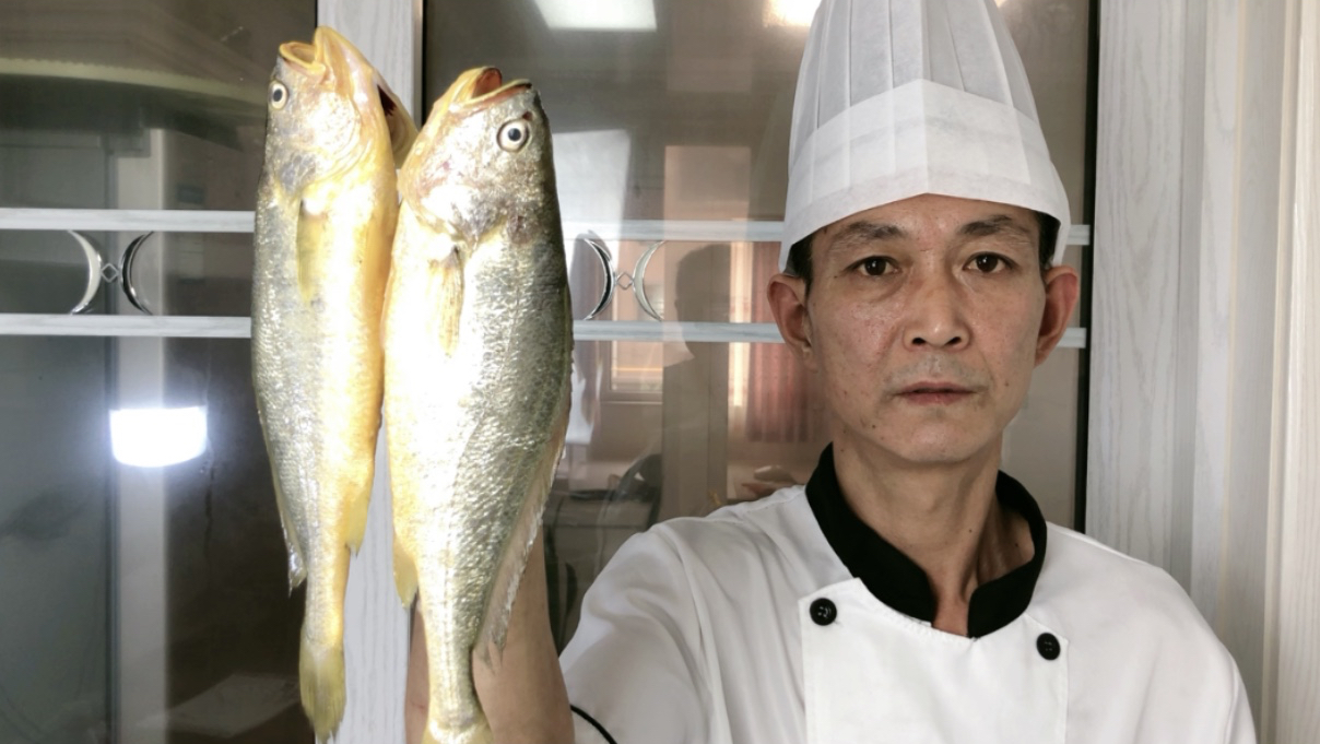 胶东大厨分享“盐焗黄花鱼”的做法,详细易学美味,果断收藏了