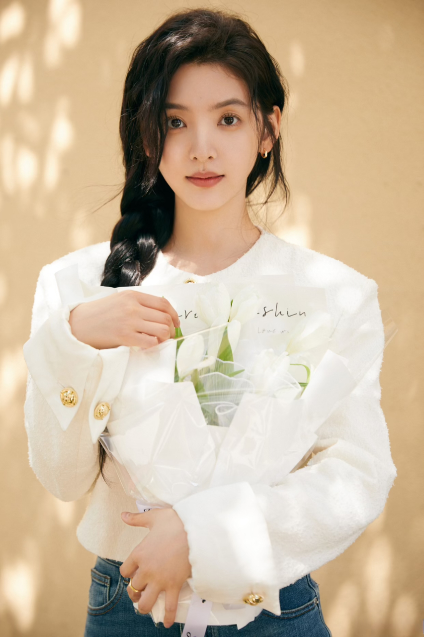 娱乐圈女神:章若楠