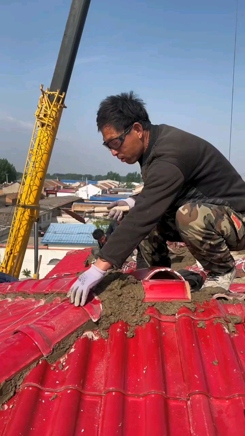 自建房琉璃瓦施工中
