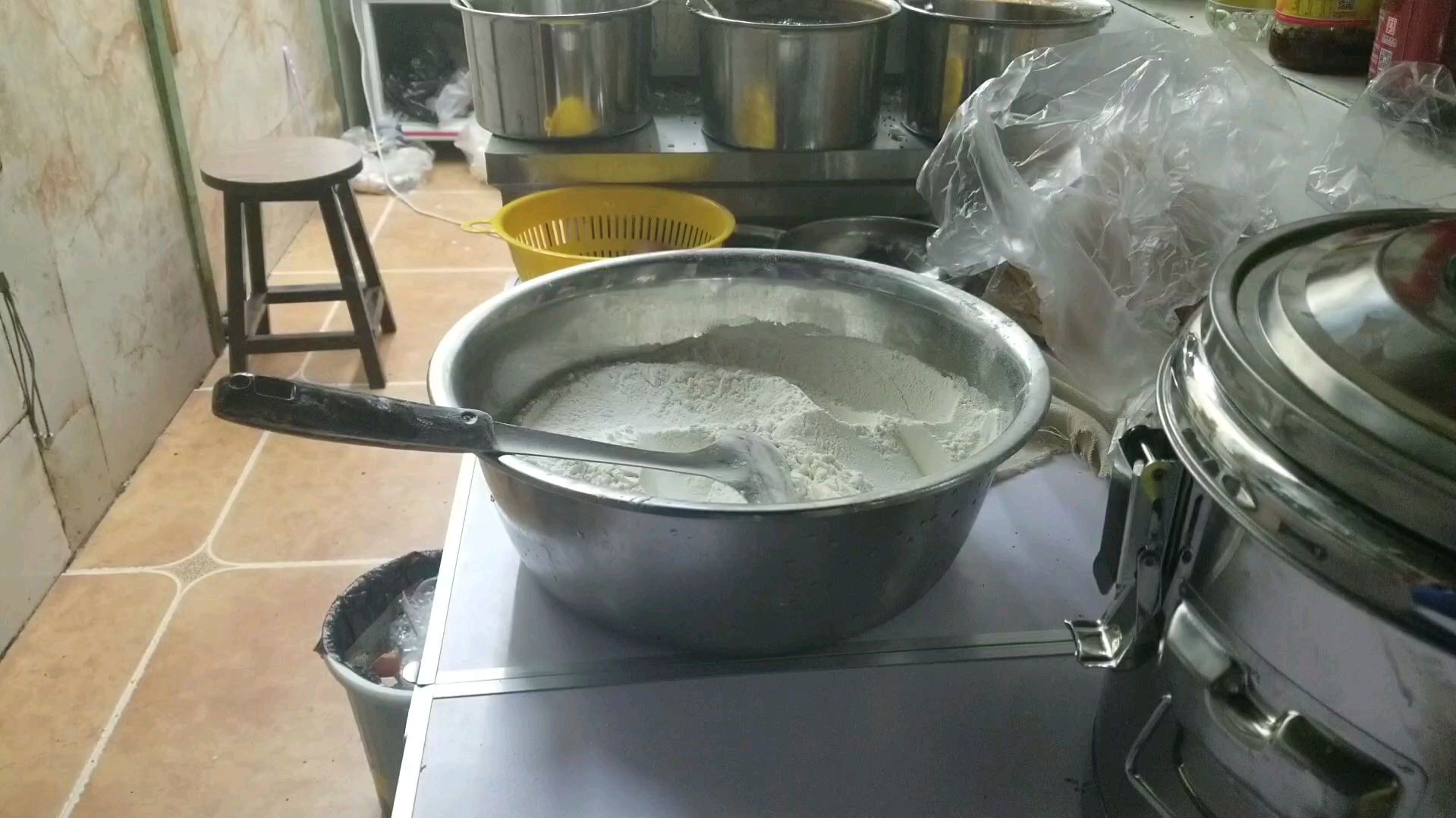 一学就会煎饼果子软煎饼,面糊比例调制方法