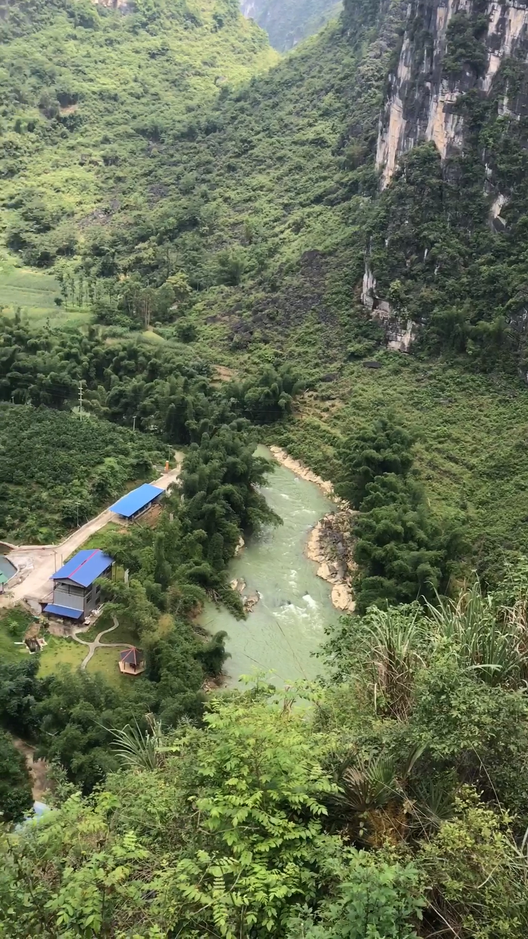 什么是大石山区?山上几乎是石头,泥土都很少见,你爬过?