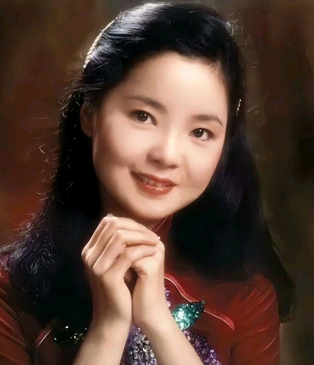 歌唱家李光羲谈到邓丽君,说,有人给她相面,说她的面相好,特别是心里很