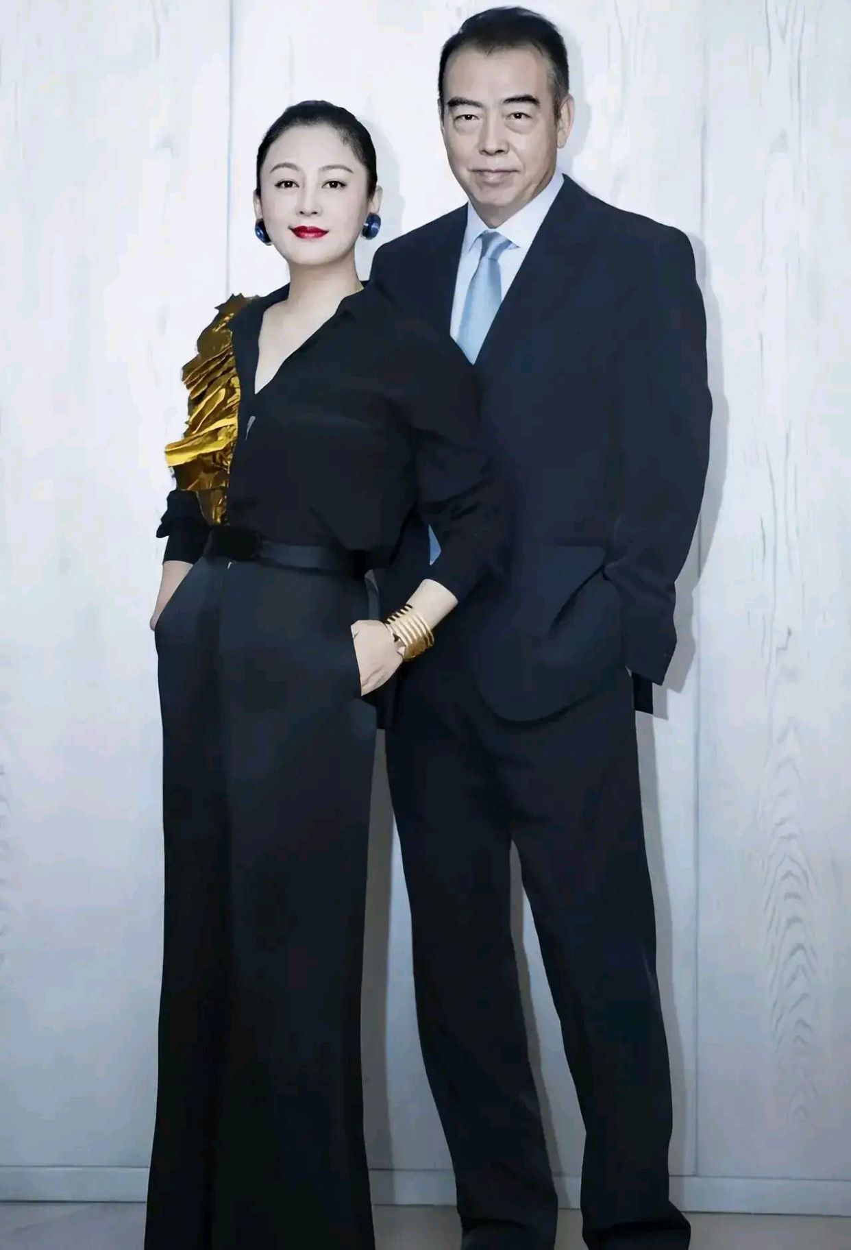 明星夫妻合影充满恩爱,幸福满满