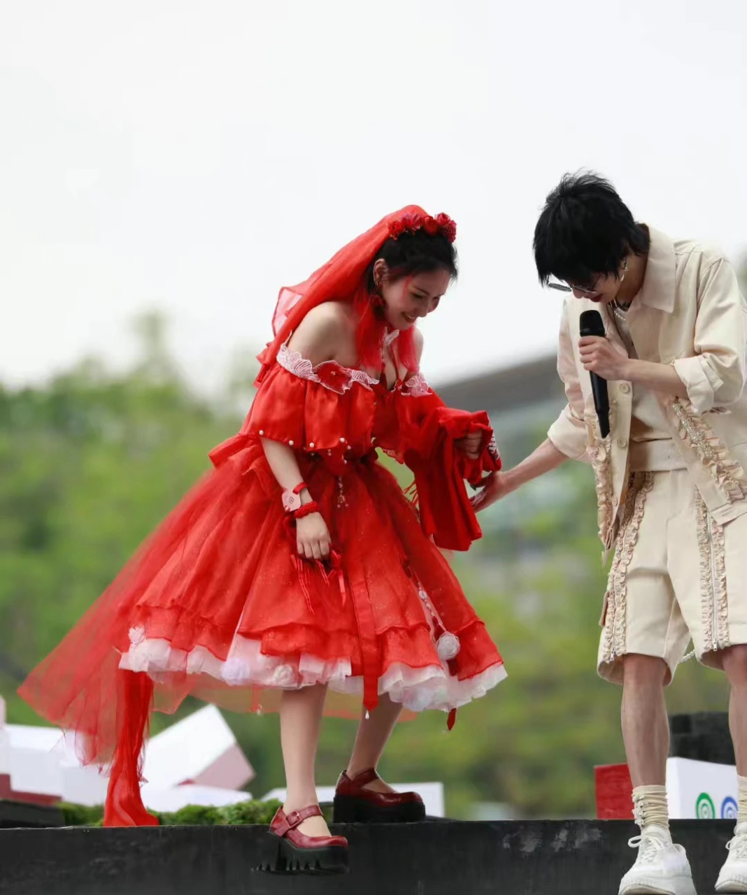 华晨宇跟粉丝结婚?