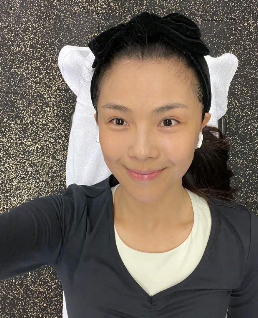 刘涛素颜健身展示年轻状态,双眼皮太自然了,天生的好底子特别上镜,她