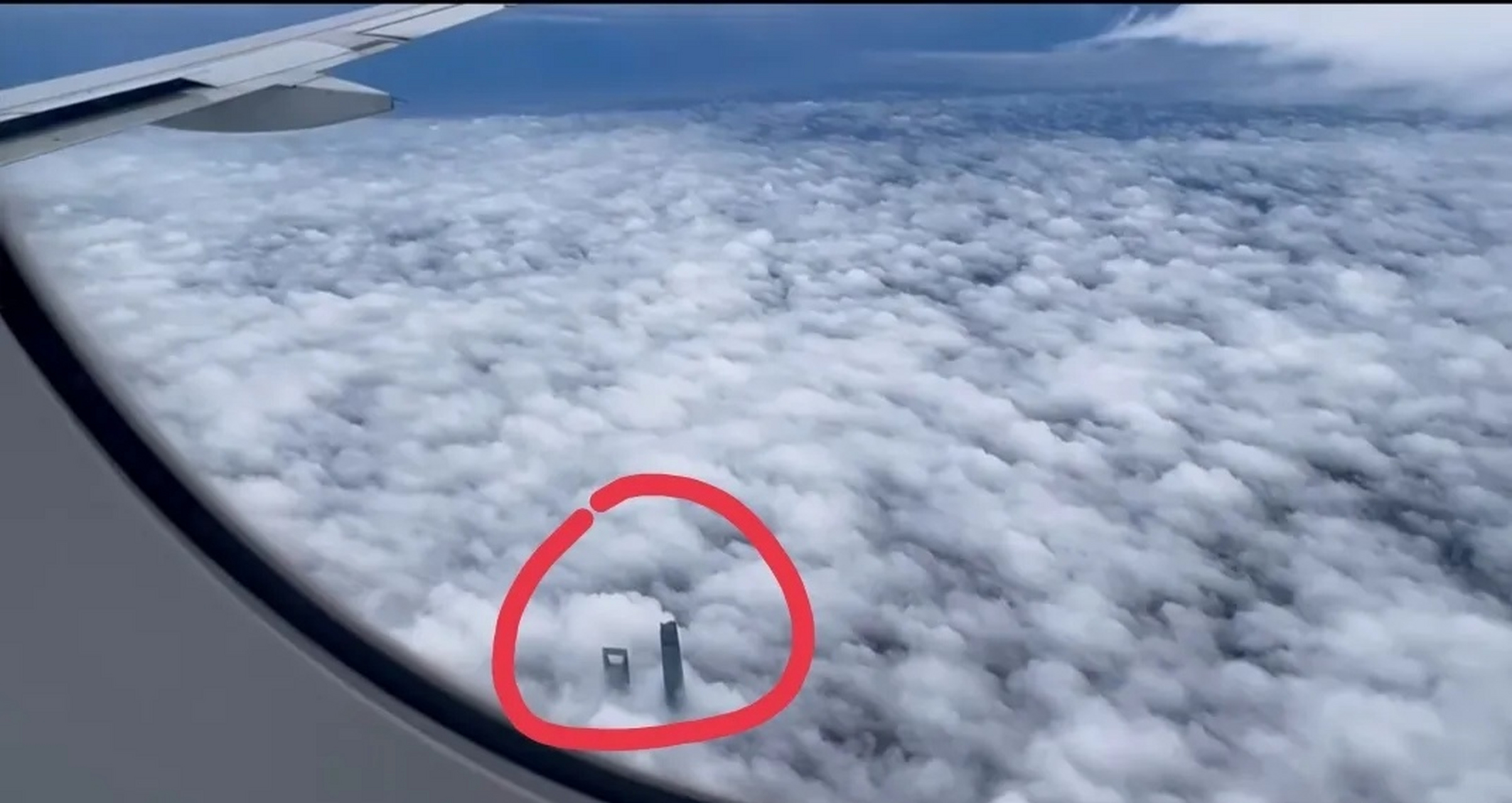 网友说在飞机上看到孙悟空大闹的天宫了!太震撼了,竟然真的存在!