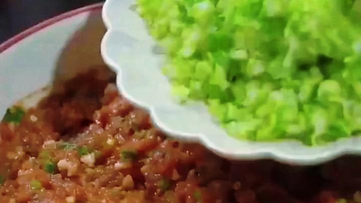 包白菜猪肉馅饺子加点“它”鲜嫩多汁,全家都爱吃!