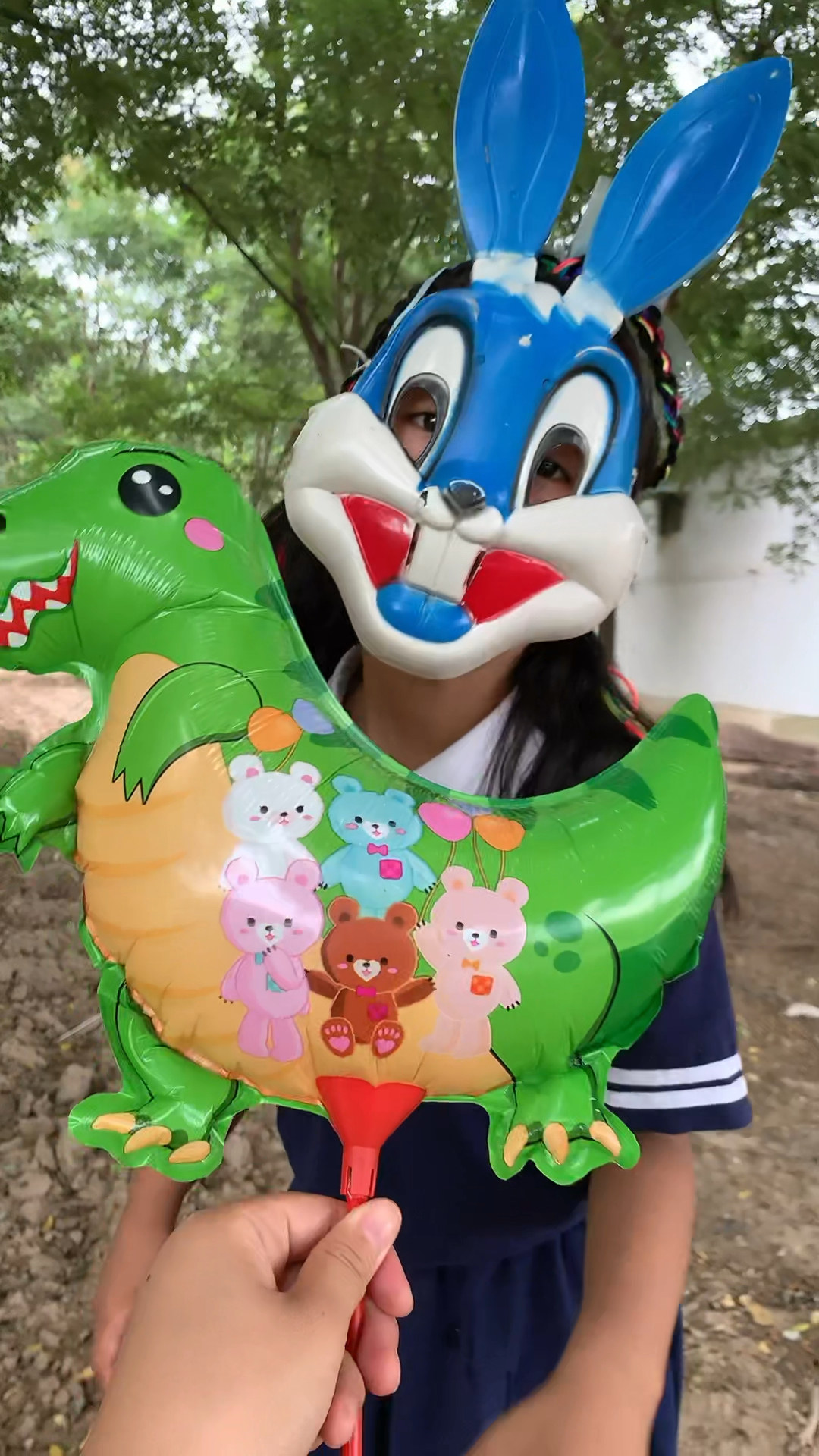 亲子互动游戏我在马路边捡的气球是黑猫警长的