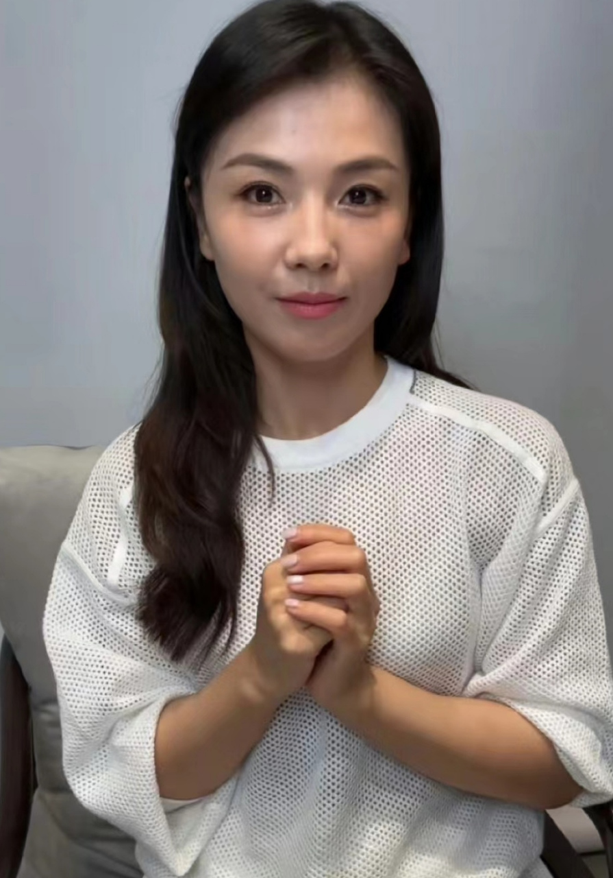 有人说是ai换脸,但这可是刘涛自己发的视频,看她微博也能看出来变化