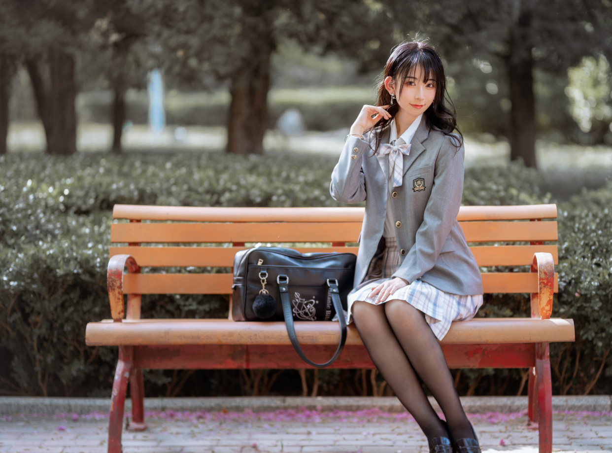 jk配"黑丝"的小姐姐,你愿意跟她去公园约会吗?