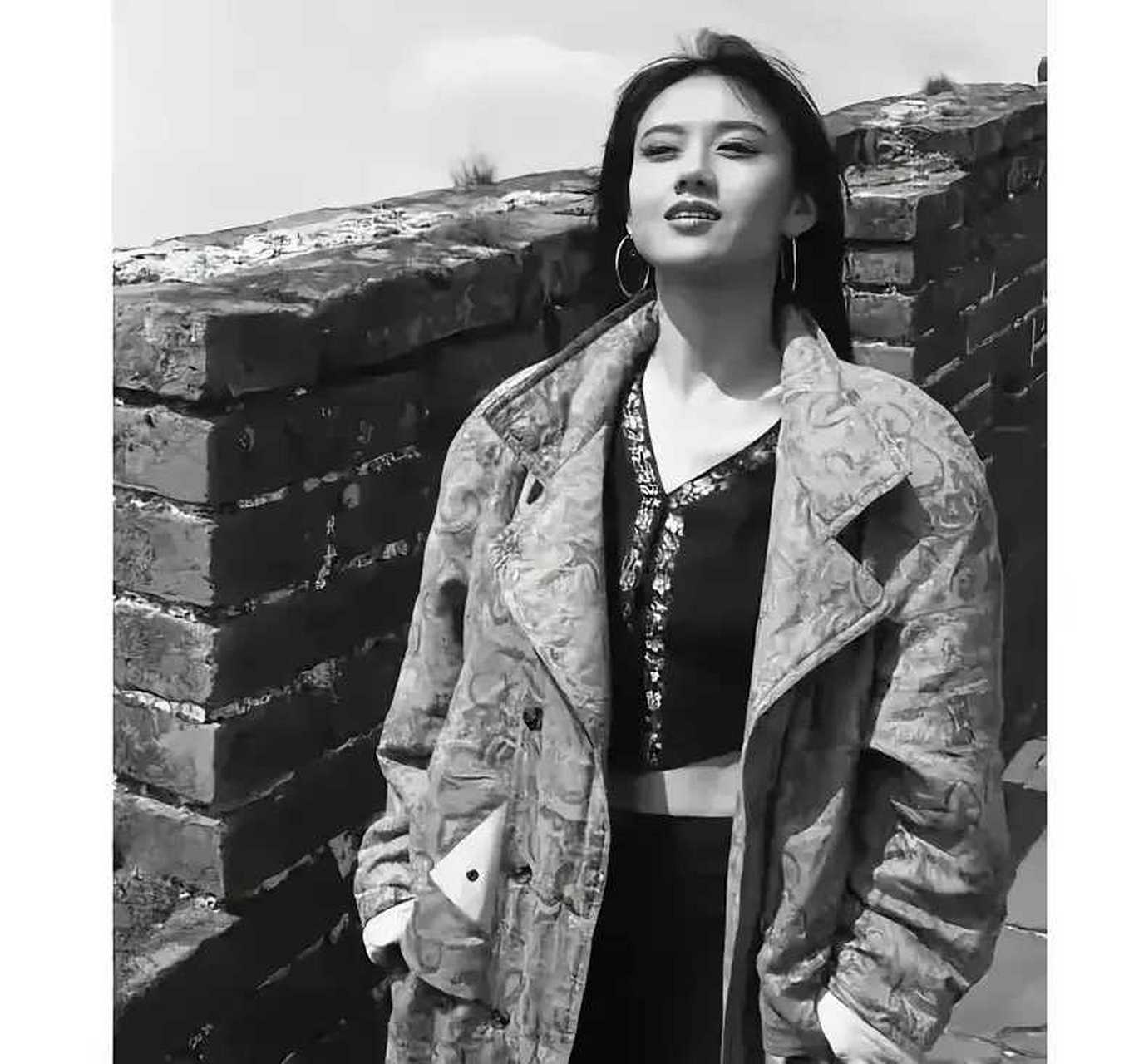 杨丽萍年轻时候如此耿直,帅气有魅力,现在老了,怎么舞蹈风格突变,拍的