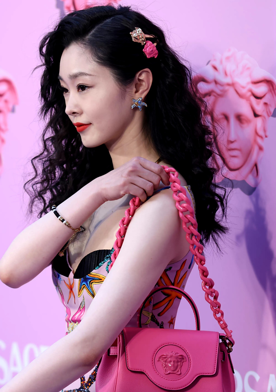 宋轶生图状态,原来都有颈纹