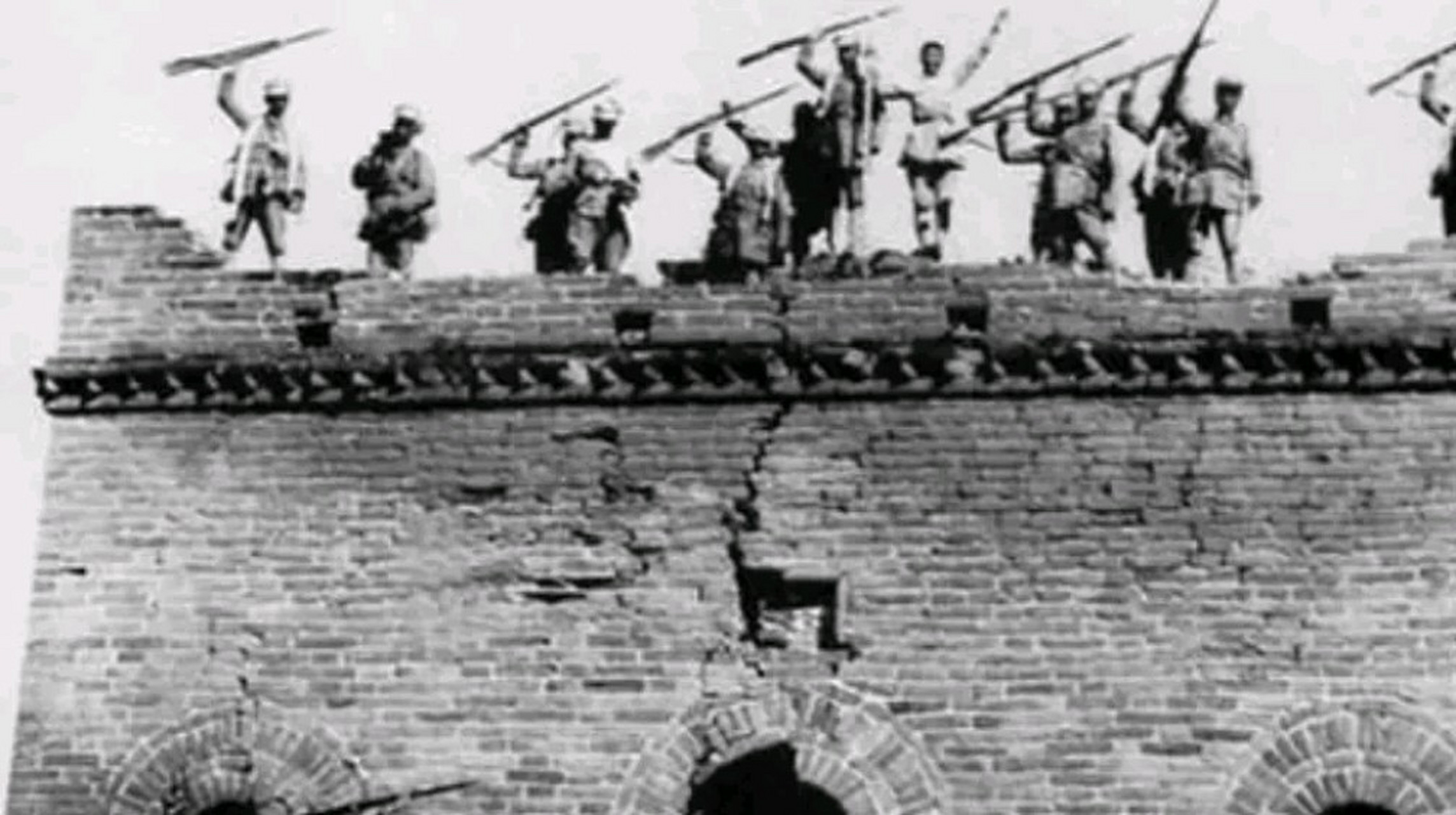 抗战时,蒋汉卿给伪区长李从善写信道:新四军抗战有功,你们为什么关押