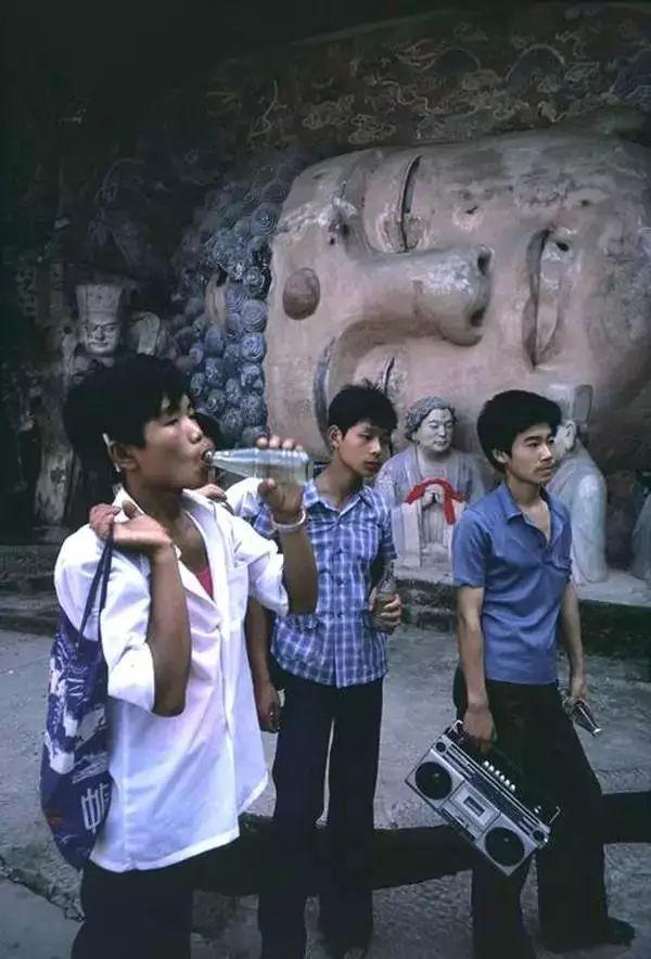 翻看30年前这些偷拍照,30万网友忍不住泪奔