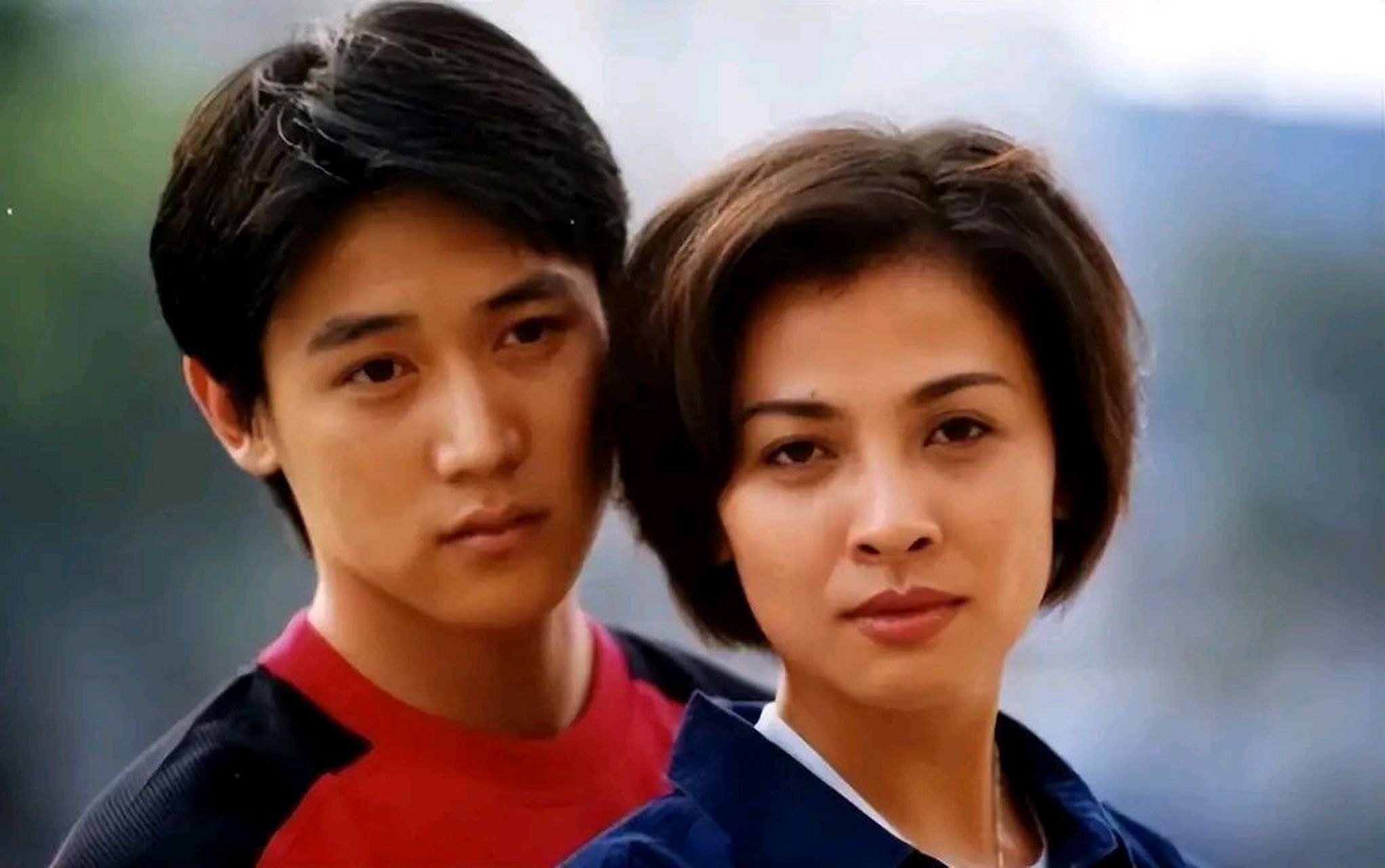 刚开始看《永不瞑目》的时候,一是被陆毅帅到了,而二是被苏瑾帅到了