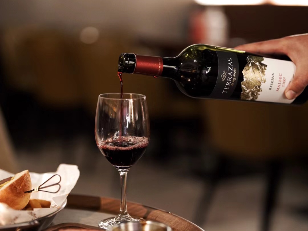 红酒过期了就要丢掉?行家终于说出答案,爱喝红酒的朋友别再被骗