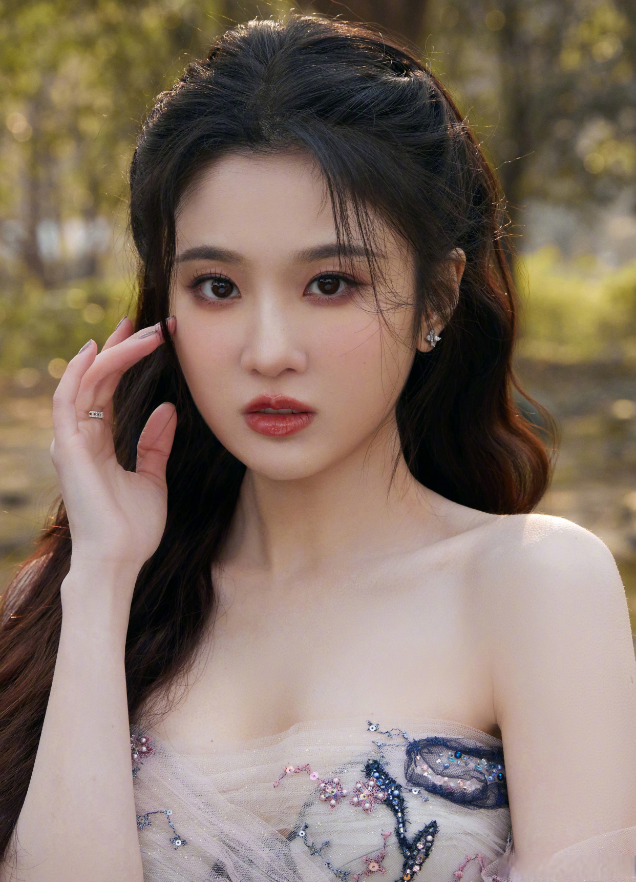 张慧雯:一袭水袖彩裙,性感尤物,妩媚多姿