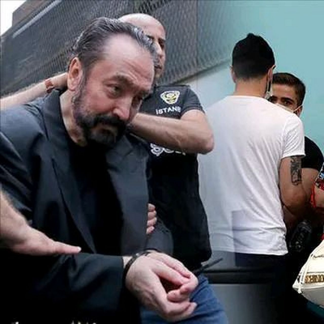 土耳其"性邪教"头目奥克塔尔,被判刑8658年.