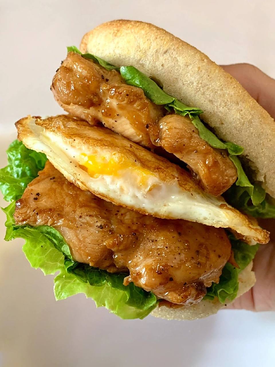 救命!减脂人也能实现吃汉堡自由了! 这道巨无霸鸡扒减脂版汉堡!十分简