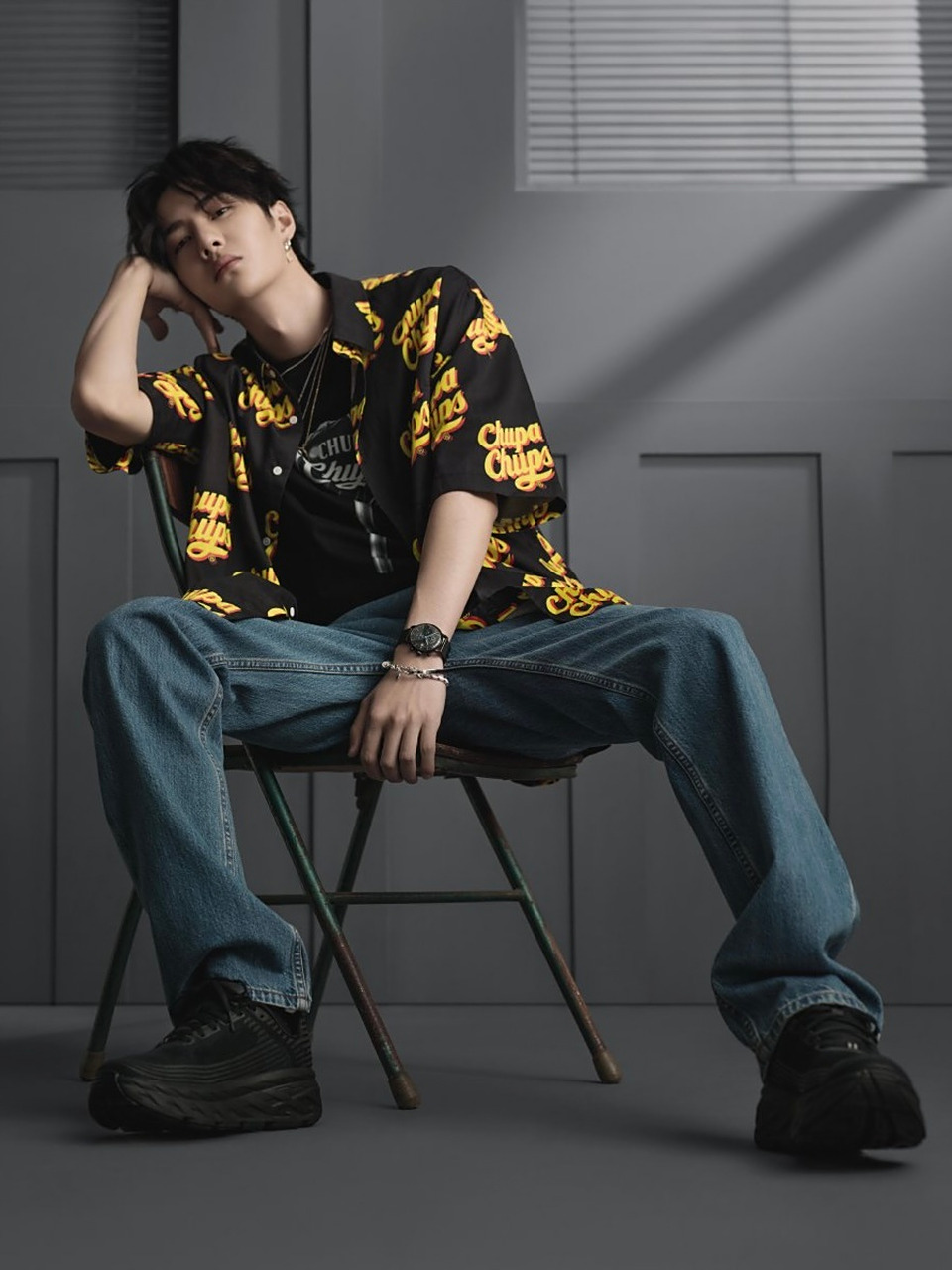 王一博霸气坐姿 一些博式坐姿