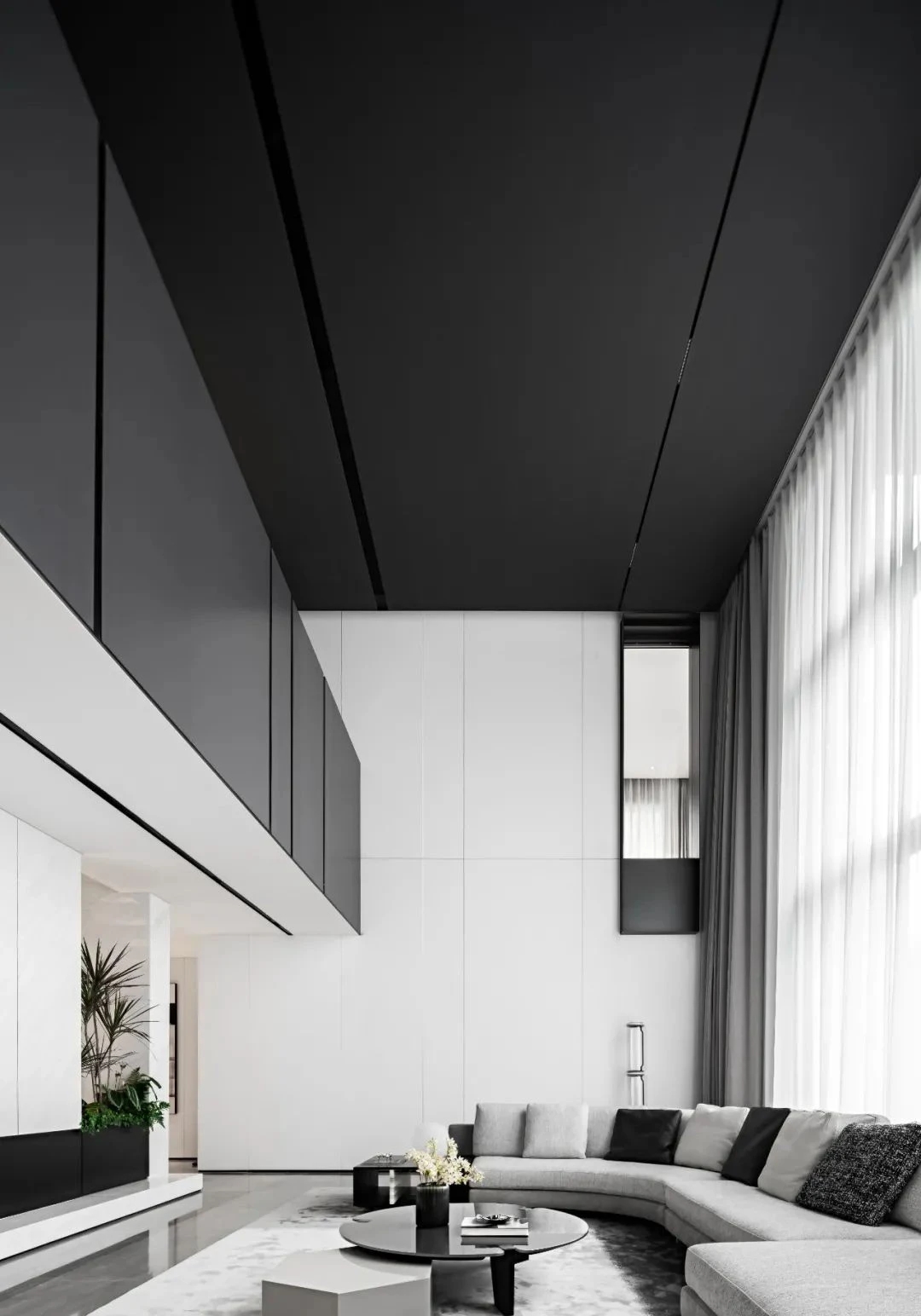 极致的黑白,演绎出经典的美学空间