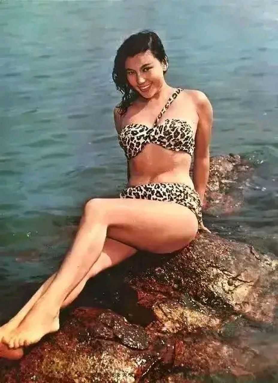 1963年,有着"喷火女郎","肉弹"称号的邵氏影星张仲文前往美国洛杉矶
