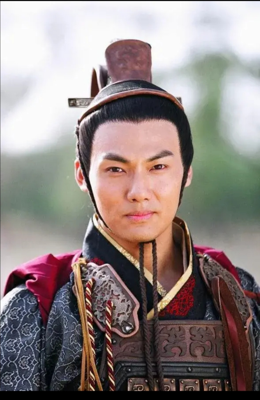 拿兆惠跟霍去病比,简直是羞辱霍去病. 兆惠是个啥?