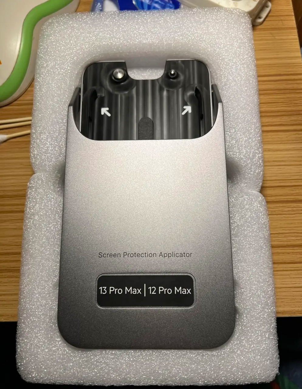 感觉现在贴膜很简单,特别是iphone的直屏,直接用