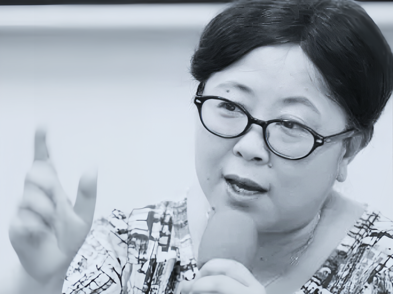 高校教授梁艳萍的极端言论引发公愤,湖北大学的果断决策震惊社会