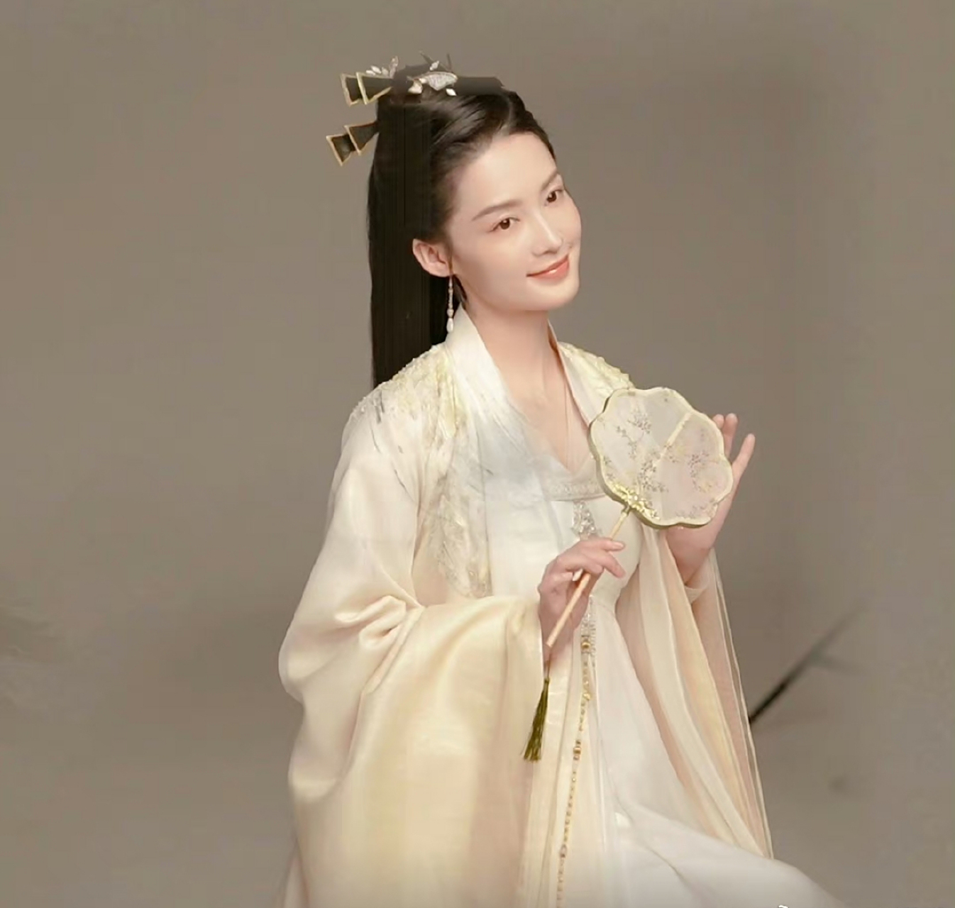 李沁庆余年2进组路透,哈哈哈鸡腿姑娘回来了.  #李沁# #庆余年2