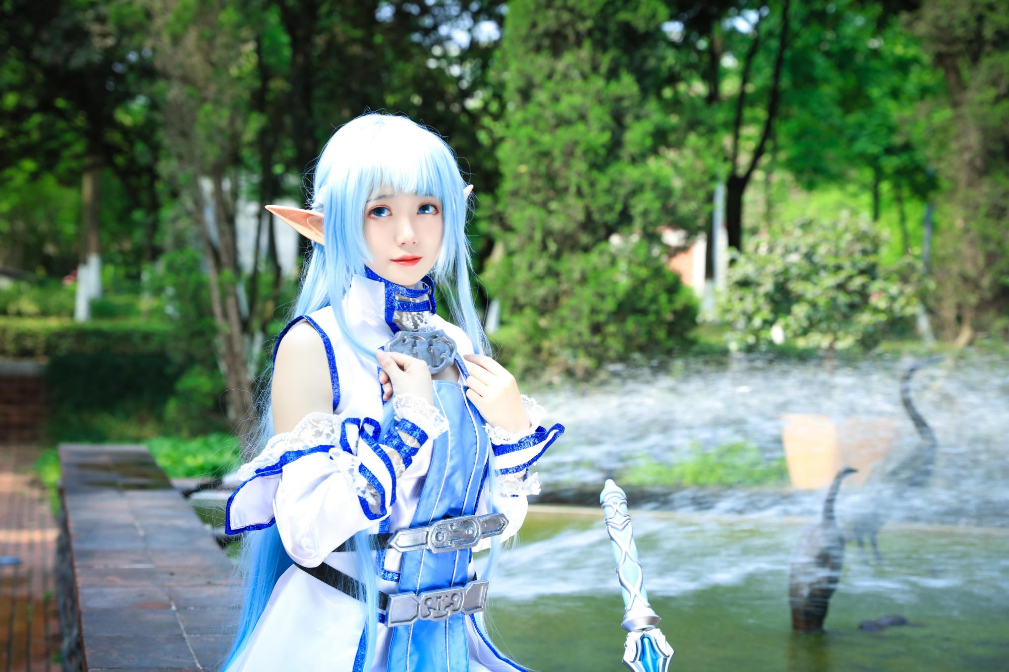 「刀剑神域」cos:蓝眼睛,蓝头发,水精灵亚丝娜可爱极了