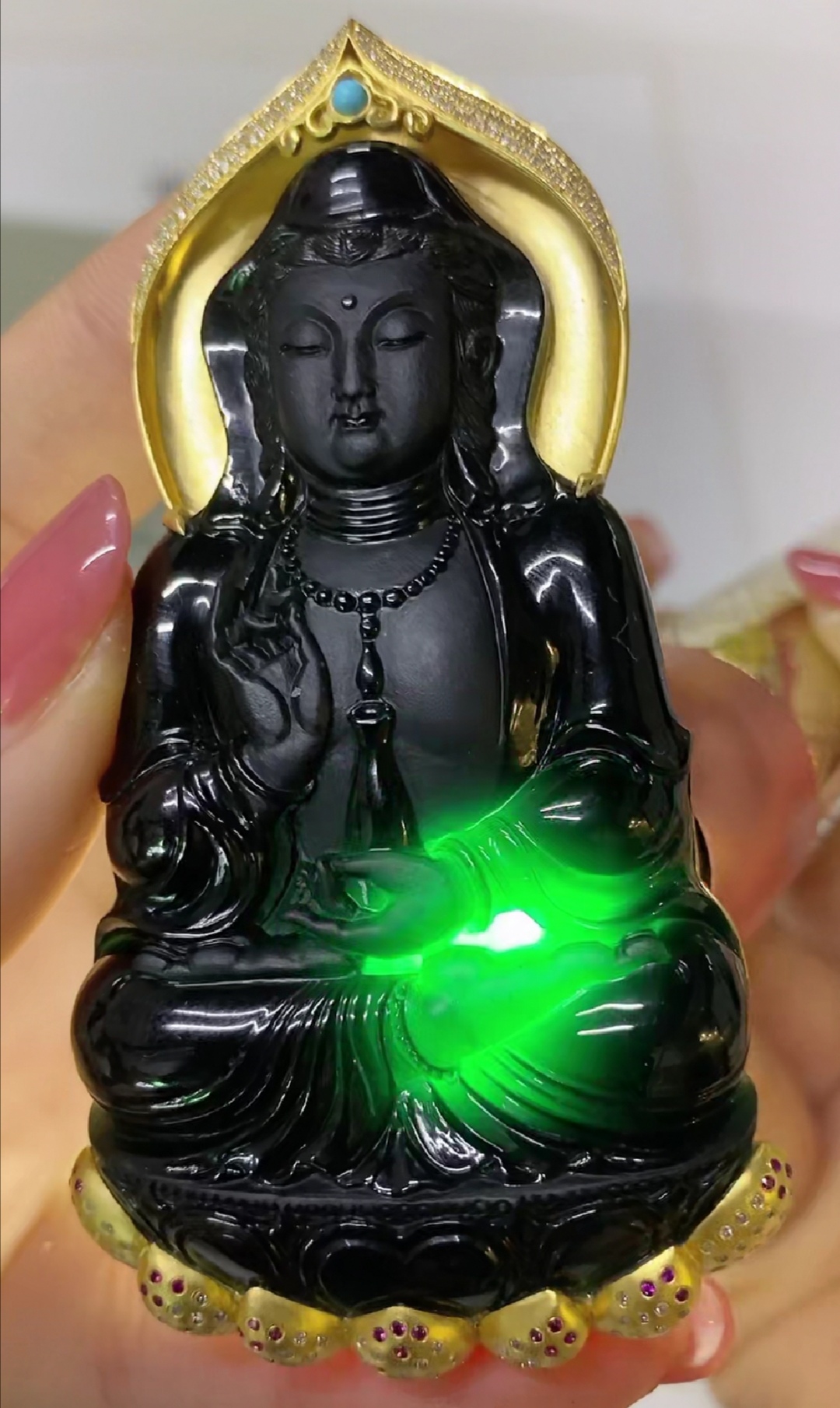 墨翠观音,冰种镶金,法相庄严